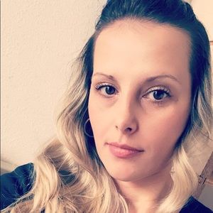 Meet your Posher, Dina